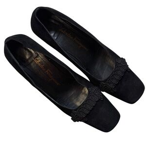 Salvatore Ferragamo Women's Black Polly Suede Embroidered Accents Pumps Size 9